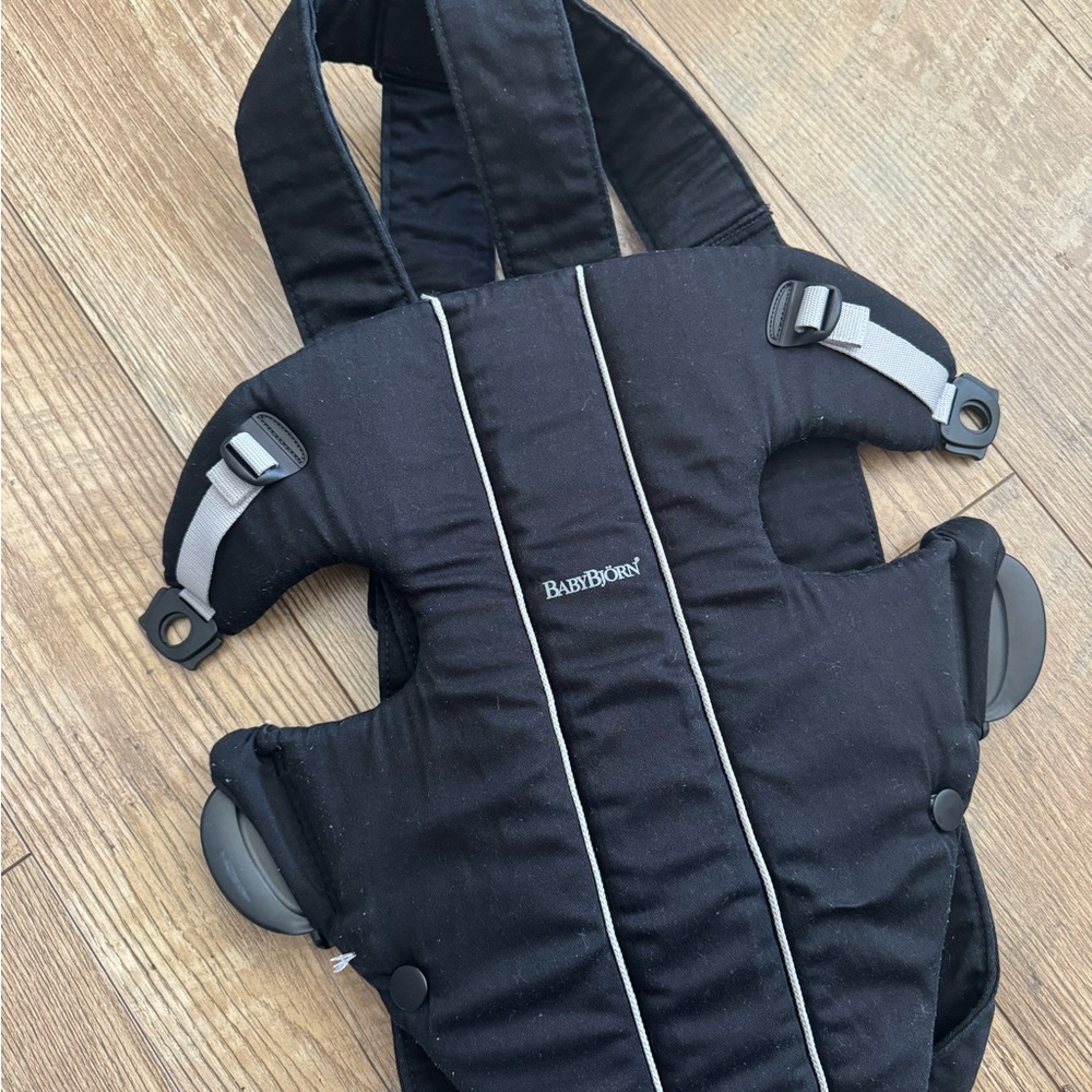 Baby essentials - Picture 3 of 4